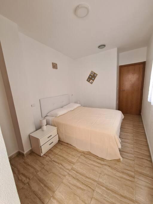 Beautiful Apartment With Patio Torrevieja Exterior photo