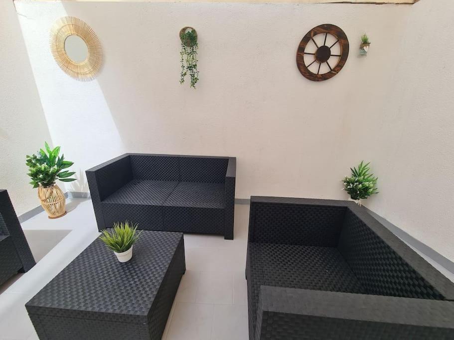 Beautiful Apartment With Patio Torrevieja Exterior photo
