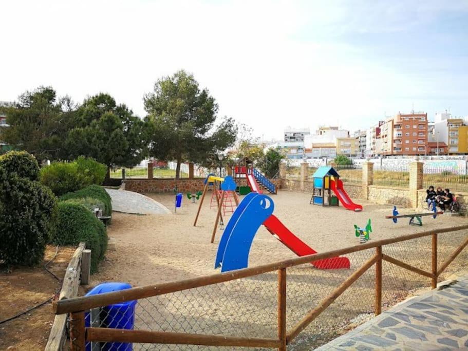 Beautiful Apartment With Patio Torrevieja Exterior photo