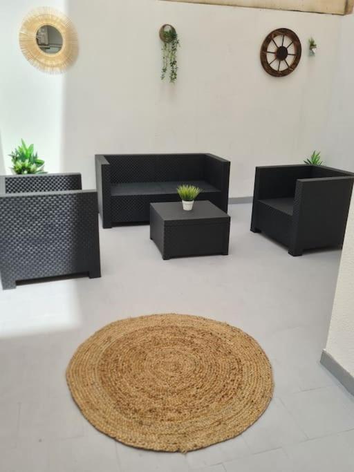 Beautiful Apartment With Patio Torrevieja Exterior photo