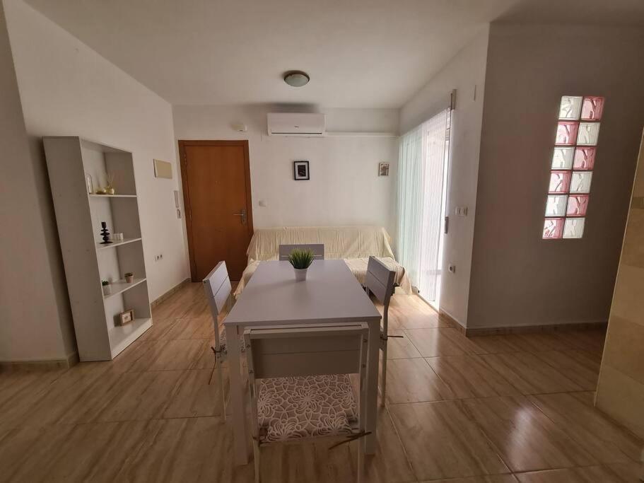 Beautiful Apartment With Patio Torrevieja Exterior photo