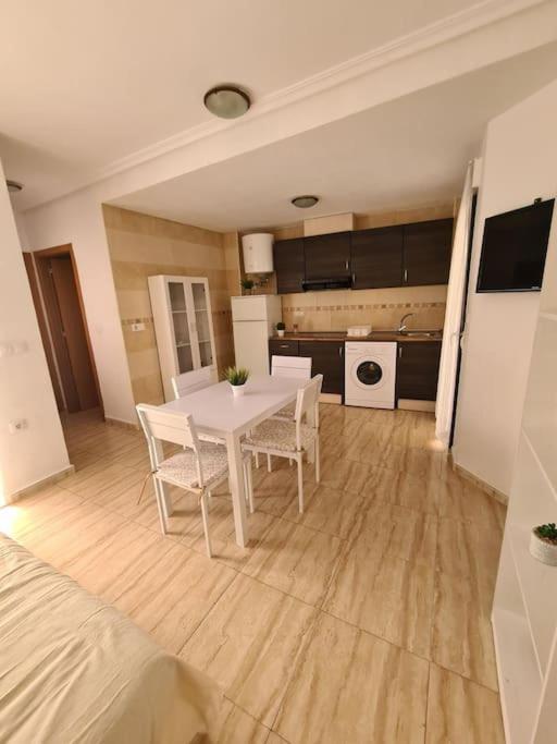 Beautiful Apartment With Patio Torrevieja Exterior photo